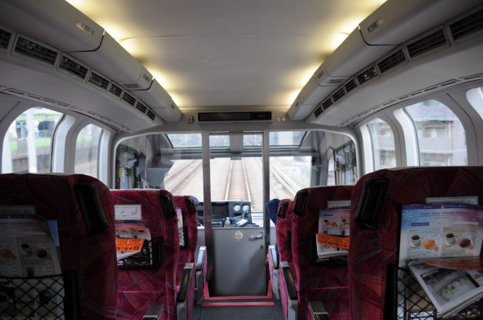 鉄道乗車記録の写真:車内設備、様子(1)          「10号車後方、展望席。」