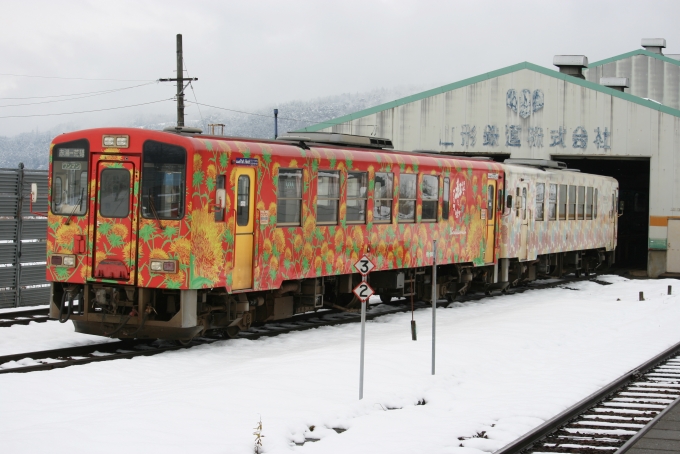 鉄道乗車記録の写真:列車・車両の様子(未乗車)(4)        「YR-882(奥)とYR-883(手前)」