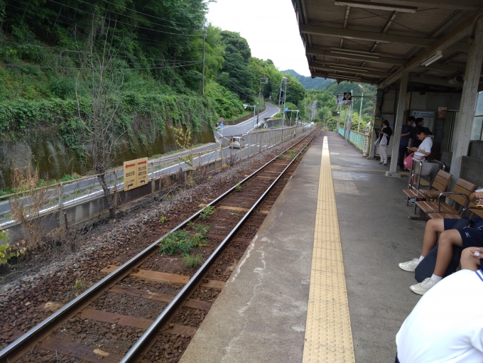 鉄道乗車記録の写真:駅舎・駅施設、様子(2)        「錦町・徳山方向」