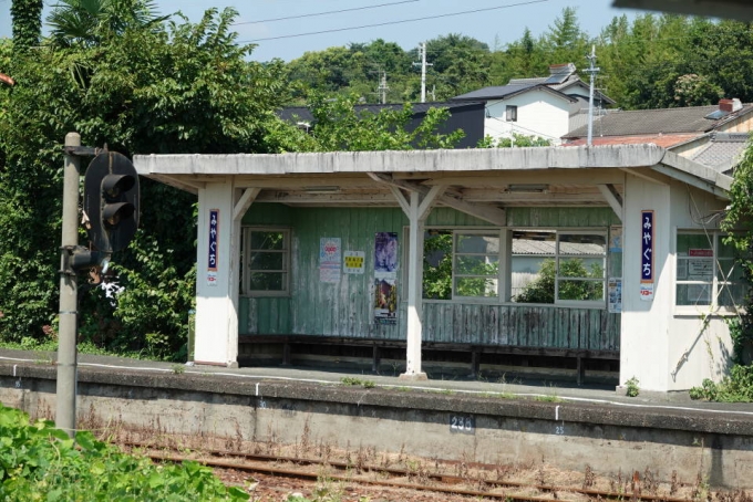 鉄道乗車記録の写真:駅舎・駅施設、様子(9)        「上りプラットフォーム待合所」