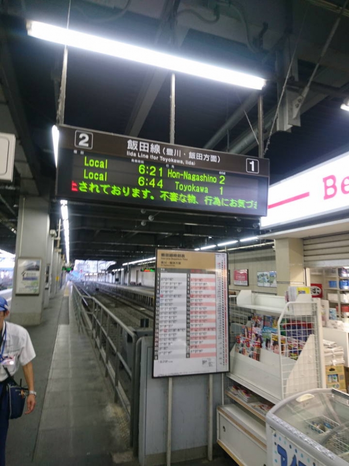 鉄道乗車記録の写真:駅舎・駅施設、様子(2)        「始発列車、飯田線なのに、飯田線ホームからの出発ではないという。。。。」