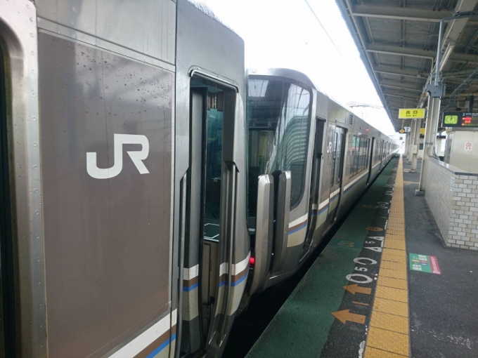 鉄道乗車記録の写真:乗車した列車(外観)(5)        「近江今津駅で先頭側に223系 W23編成８両を連結。」