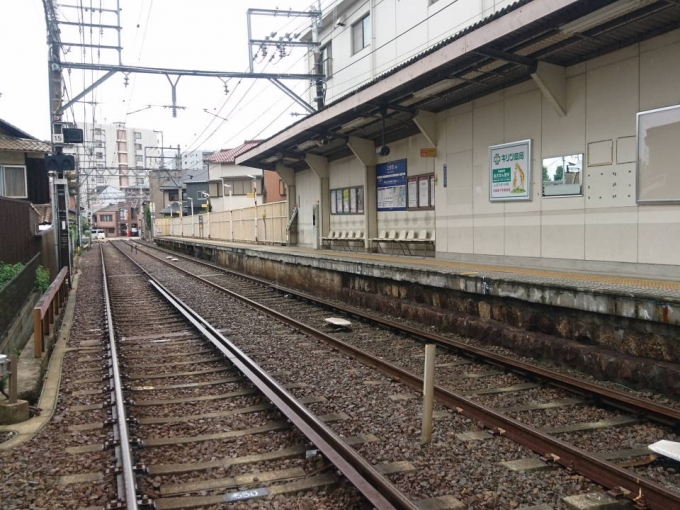 鉄道乗車記録の写真:駅舎・駅施設、様子(4)        「上栄町駅は上り下りで場所が別（ホーム別）。これは下りホーム。」