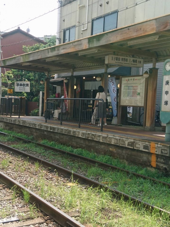 鉄道乗車記録の写真:駅弁・グルメ(3)        「ホームに、甘味処の入り口が。」
