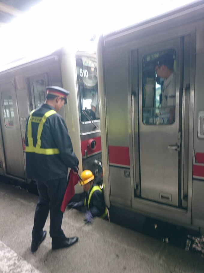 鉄道乗車記録の写真:乗車した列車(外観)(8)        「連結解除」