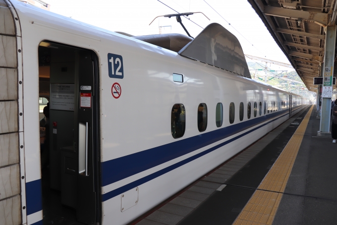 鉄道乗車記録の写真:乗車した列車(外観)(12)        「ひかり591号　12号車10番E席」