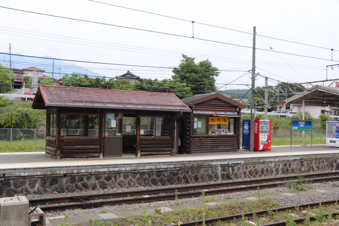 鉄道乗車記録の写真:駅舎・駅施設、様子(3)        「小海線ホーム」
