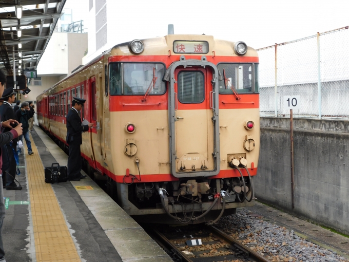 鉄道乗車記録の写真:乗車した列車(外観)(2)        「キハ48　523」