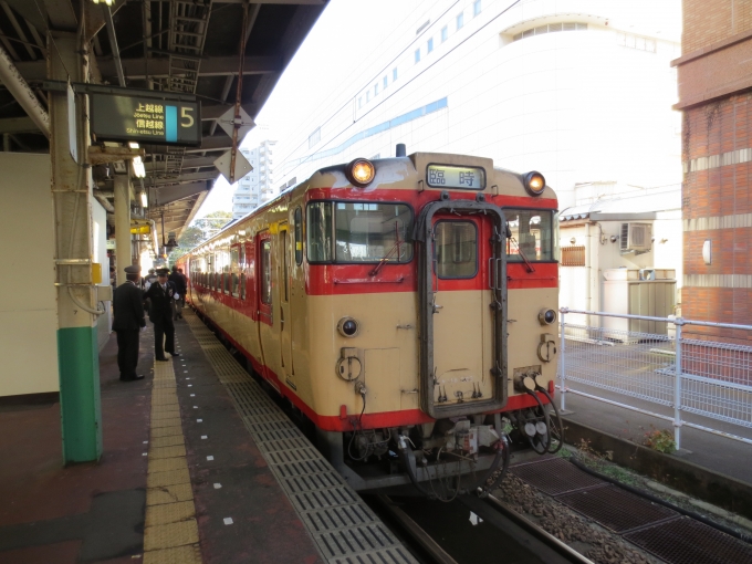 鉄道乗車記録の写真:乗車した列車(外観)(1)          「快速　只見紅葉号」