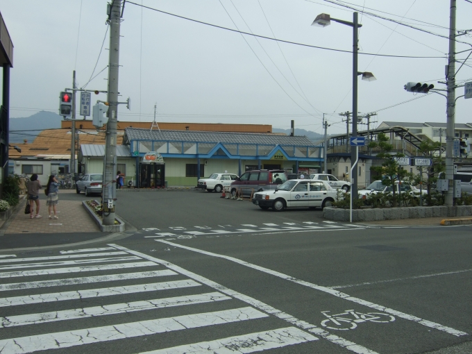 鉄道乗車記録の写真:旅の思い出(15)        「郡中港駅はJRの伊予市駅に隣接。」
