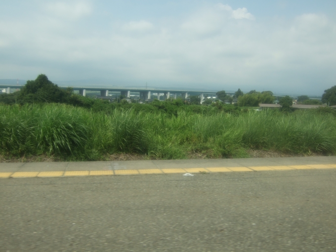 鉄道乗車記録の写真:車窓・風景(6)        「建設中だった新東名高速道路。その向こうの富士山は見えず。」