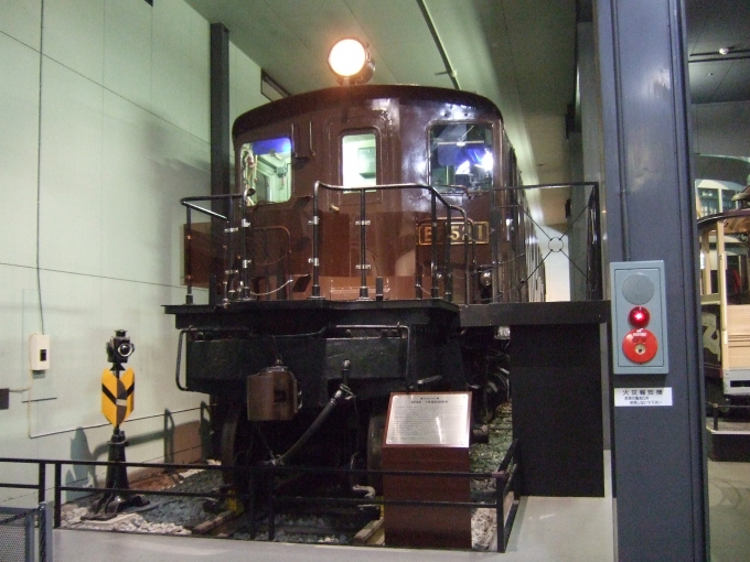 鉄道乗車記録の写真:旅の思い出(9)        「交通科学博物館の屋内展示（鉄道記念物の国鉄EF52形電気機関車1号機）。」