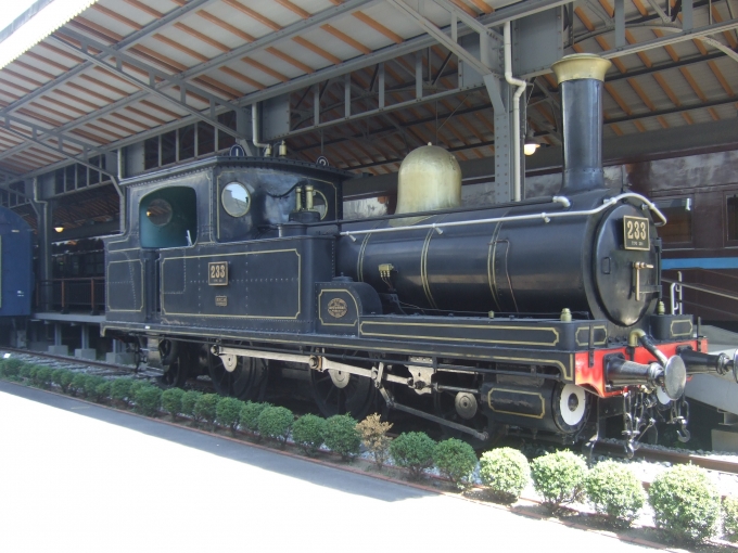 鉄道乗車記録の写真:旅の思い出(19)        「交通科学博物館の屋外展示（鉄道記念物の国鉄230形蒸気機関車233号機）。」