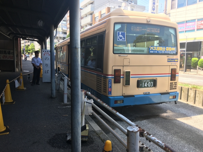 鉄道乗車記録の写真:旅の思い出(4)        「今回の旅の目的地(2)、園田競馬場に向かうため園田駅から無料送迎バスに乗車。」