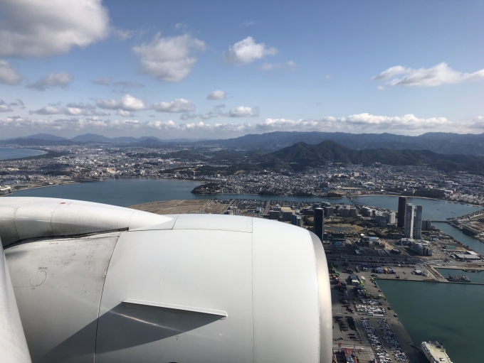 鉄道乗車記録の写真:旅の思い出(1)          「福岡空港着陸直前の機窓から。」