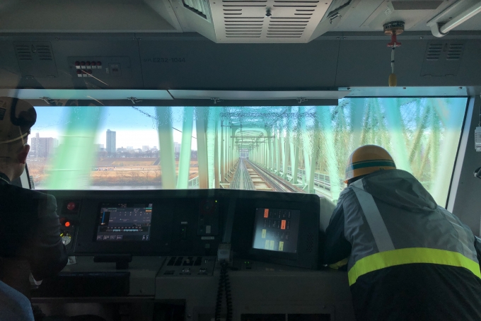 鉄道乗車記録の写真:車窓・風景(3)        「川口駅から列車巡視保線作業員が添乗。」