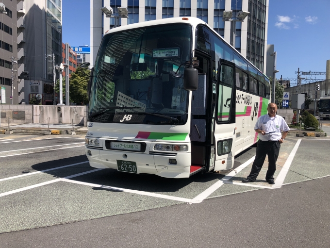 鉄道乗車記録の写真:旅の思い出(12)        「寿司をいただいた後は、札幌駅から無料送迎バスで門別競馬場へ。」