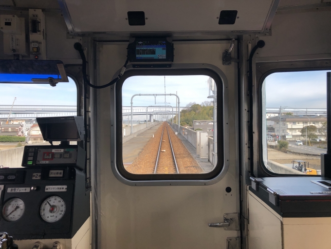 鉄道乗車記録の写真:車窓・風景(6)        「高架線の構造物は複線用だけど線路は単線という区間。」