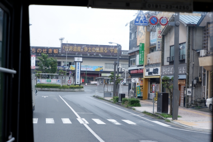 鉄道乗車記録の写真:駅舎・駅施設、様子(1)        「気仙沼駅前から乗った路線バスから見た一ノ関駅。」