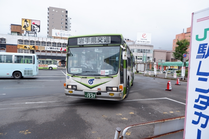 鉄道乗車記録の写真:駅舎・駅施設、様子(2)        「気仙沼駅前から乗った路線バスと一ノ関駅。」