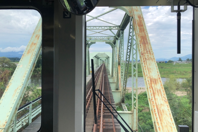 鉄道乗車記録の写真:車窓・風景(8)        「最上川橋梁の旧遠賀川橋梁（明治38年（1905年）竣工）部。」