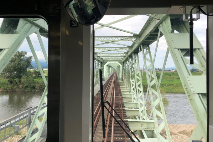 鉄道乗車記録の写真:車窓・風景(9)        「最上川橋梁の旧木曽川橋梁（明治20年（1887年）完成）部。」