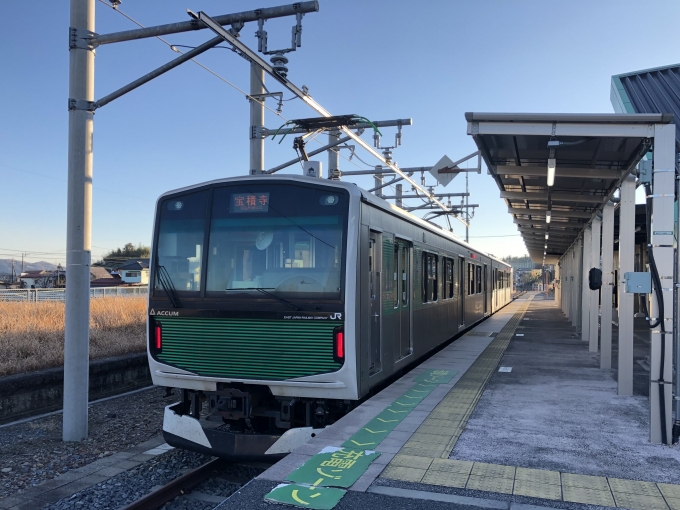 鉄道乗車記録の写真:乗車した列車(外観)(3)        「烏山駅停車中に、剛体架線から充電するアキュム。」