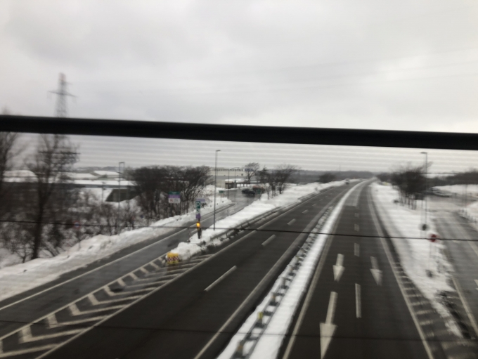鉄道乗車記録の写真:車窓・風景(9)        「北陸自動車道との交差。」