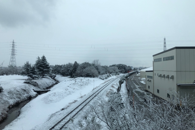 鉄道乗車記録の写真:車窓・風景(9)        「JR氷見線をオーバーパス。」