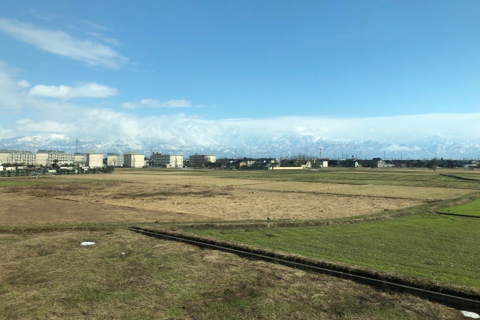 鉄道乗車記録の写真:車窓・風景(6)        「富山駅を出ると、車窓には北アルプスが。」