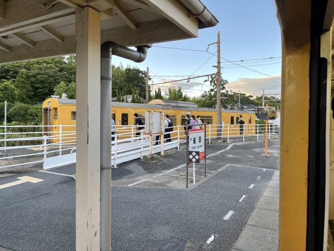 鉄道乗車記録の写真:列車・車両の様子(未乗車)(9)        「雀田駅に長時間停車する間に、先行する宇部新川方面の列車。」