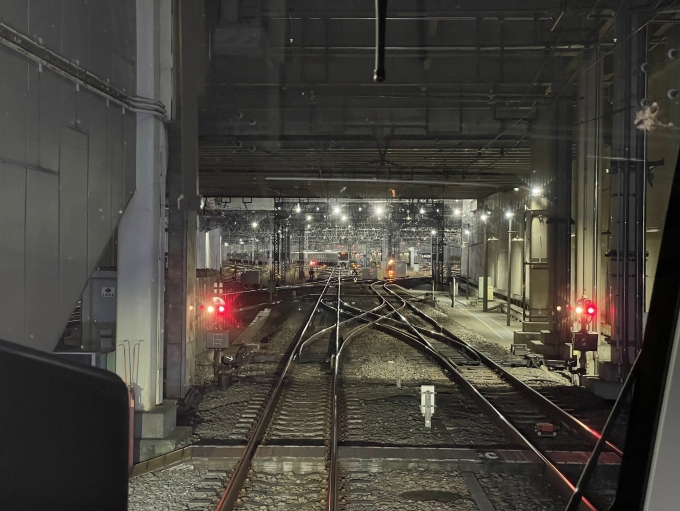鉄道乗車記録の写真:車窓・風景(14)        「唐木田駅停車。先に見えるのは車両基地。」