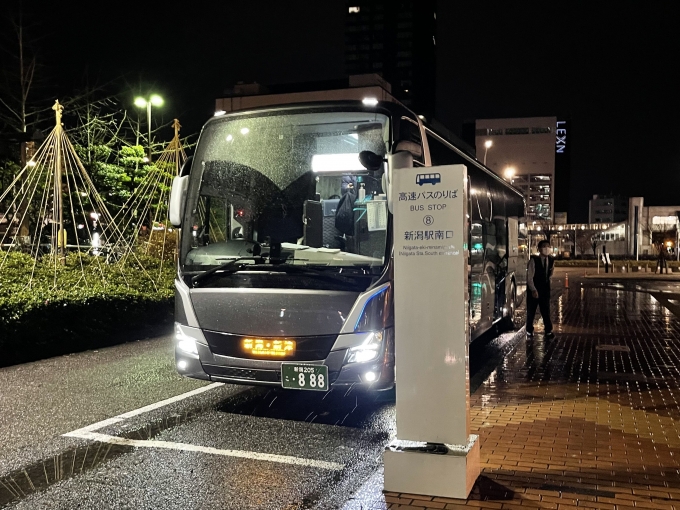 鉄道乗車記録の写真:旅の思い出(1)          「バスターミナル東京八重洲を出て新潟駅南口に到着した夜行バス。」