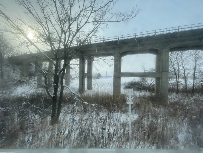 鉄道乗車記録の写真:車窓・風景(7)        「石勝線と合流。」