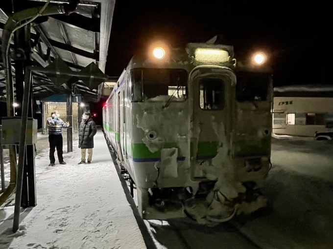 鉄道乗車記録の写真:乗車した列車(外観)(3)        「鹿と衝突して遅れていた交換列車を待つため、上芦別駅に長逗留。」