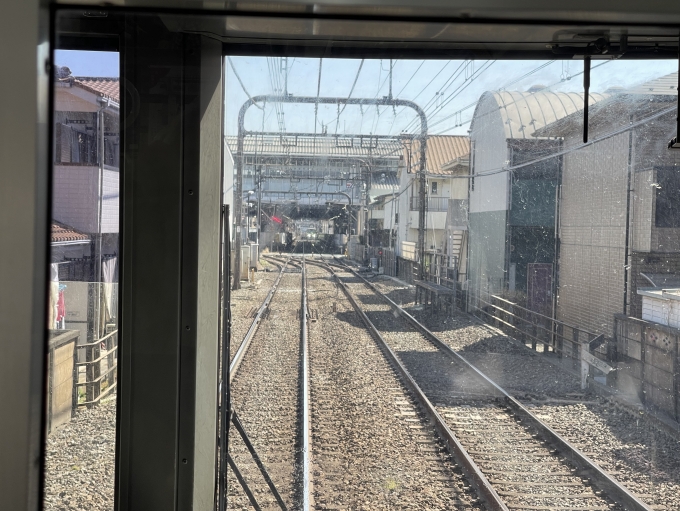 鉄道乗車記録の写真:車窓・風景(4)        「飛田給駅手前で、全確認のため停止。駅すぐ西側の踏切で、駅員とオッサンがもめていた。」