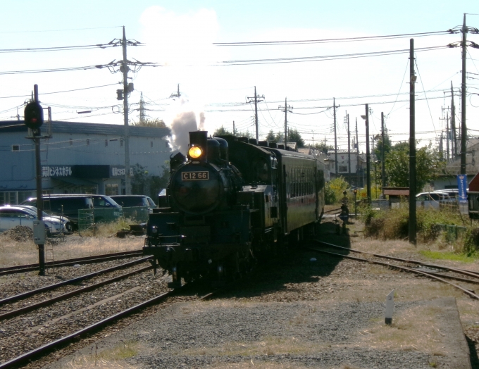 鉄道乗車記録の写真:乗車した列車(外観)(3)     「「SLもおか」に初乗車。というよりも、SL牽引の列車に乗車すること自体が初めてなのです。ドキドキワクワク感がたまりませんでした。」