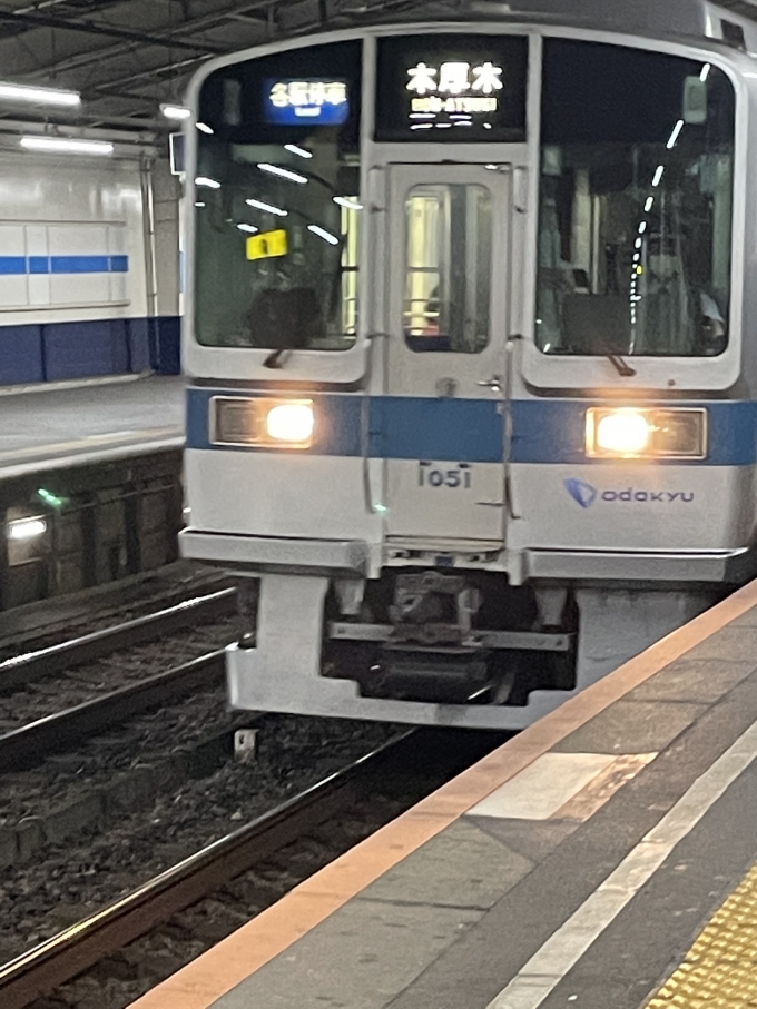 鉄道乗車記録の写真:乗車した列車(外観)(1)     「箱根〜海老名回送運用。レーティッシュカラーが二本廃車になっているからか、通常カラーの1051Fが来た。」