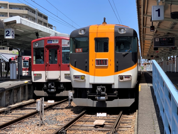 鉄道乗車記録の写真:乗車した列車(外観)(4)        「初めて訪れた橿原神宮前駅。
天気最高に良かったです。

この頃は・・・」