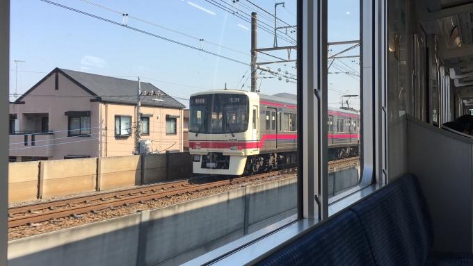 鉄道乗車記録の写真:車窓・風景(1)          「京王8000系に抜かれるの図。」
