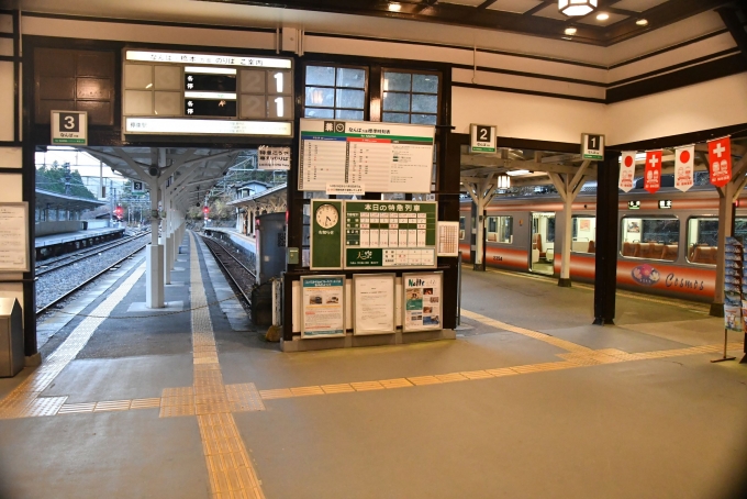 鉄道乗車記録の写真:駅舎・駅施設、様子(3)        「特急も終わり、静かな高野山駅構内。」