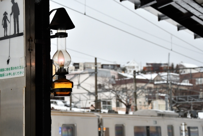 鉄道乗車記録の写真:駅舎・駅施設、様子(3)        「いい雰囲気の灯」