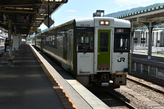 鉄道乗車記録の写真:乗車した列車(外観)(6)        「折り返し盛岡行　快速はまなす54号となります。」