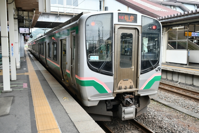 鉄道乗車記録の写真:乗車した列車(外観)(1)        「福島からは快速仙台行になります。」