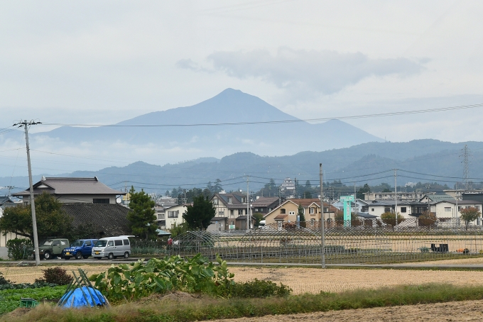 鉄道乗車記録の写真:車窓・風景(9)        「磐梯山と会津城が同時に見える場所。」