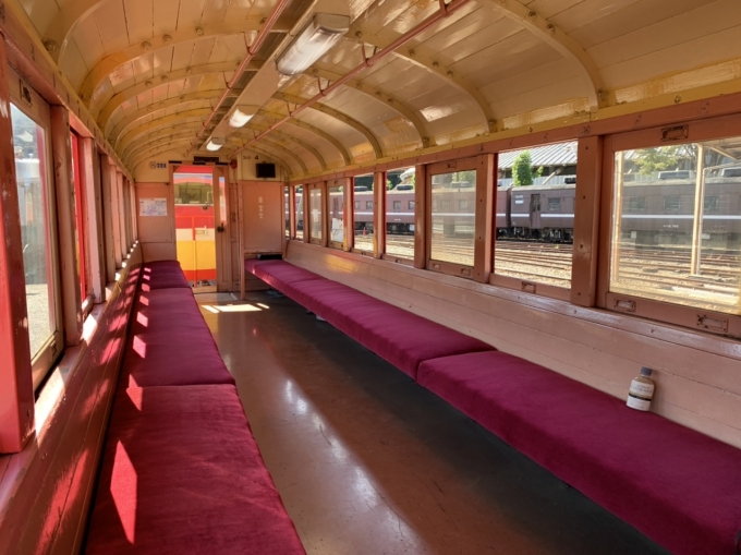 鉄道乗車記録の写真:車内設備、様子(1)          「古参の客車で、あまり連結されないという。
」