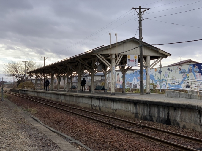 鉄道乗車記録の写真:駅舎・駅施設、様子(2)        「ホームがいい味出してます。
吹きっ晒しで寒いけど。」