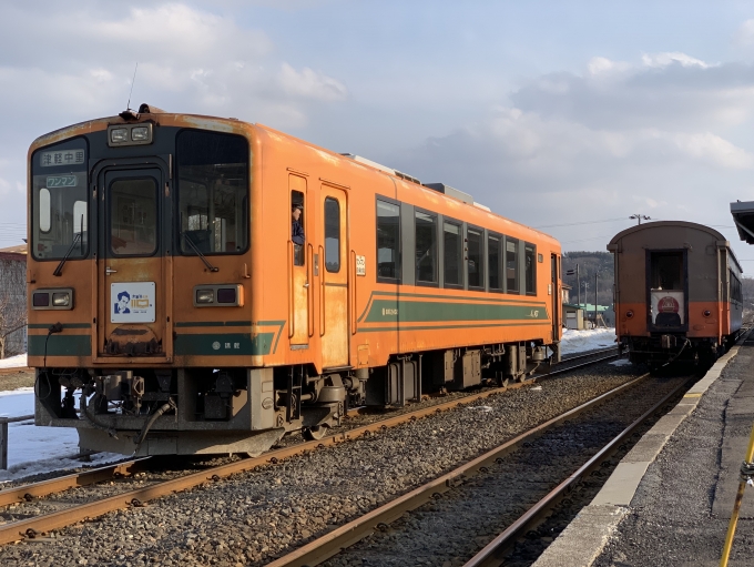 鉄道乗車記録の写真:乗車した列車(外観)(1)          「気動車を付け替えます。」