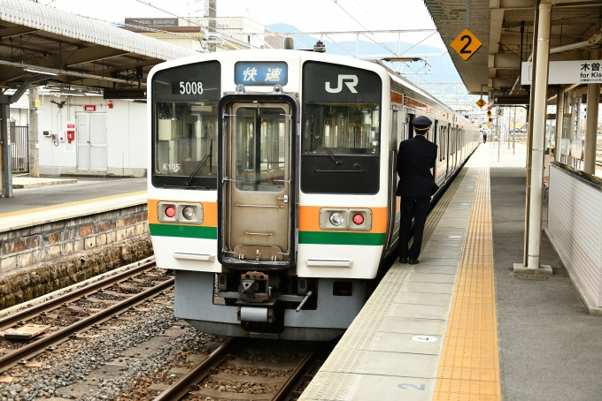 鉄道乗車記録の写真:乗車した列車(外観)(3)        「折り返し快速です。
中央西線の快速は初めてかも。
東京の中央線快速は乗りまくっていますが・・・」