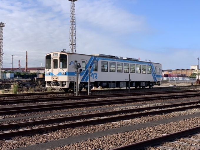 鉄道乗車記録の写真:乗車した列車(外観)(1)          「撮影した場所は三菱自工前駅よりも更に奥。
倉敷貨物ターミナルになります。キハ205が休んでます。」